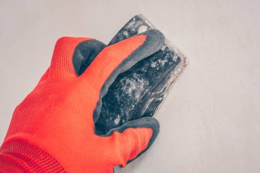 Duvarı öğütme ile hizalama