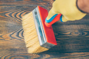 Restorer kapakları yağ ve balmumu ile doğal ahşap yüzey