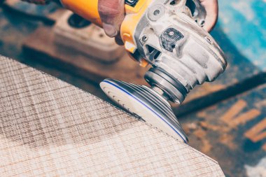 Fayans taşlama için elmas püskürtme ile kiremit parlatma diski çalışır