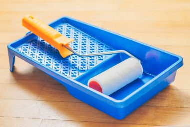 Terbiye işleri için ressam bir dizi-boyama işleri ve bir boya silindiri için plastik bir tepsi beyaz boya