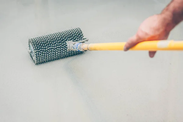 Finishing works - Needle roller for bulk floor