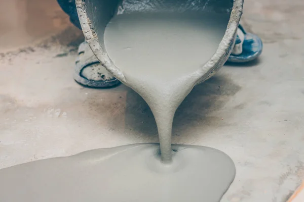 iş bitirme-işçi toplu zemin yapar