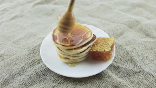 Honey Flows Slowly Wooden Spoon Pile Pancakes Traditional Rustic Breakfast — Stock Video