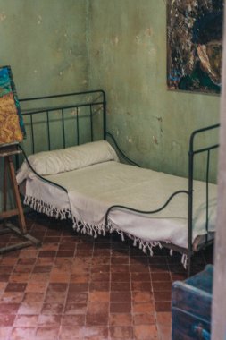 Saint-Remy-de-Provence, Fransa, 24 Eylül 2018: Eski Psikiyatri Kliniği - İçişleri - Van Gogh Odası