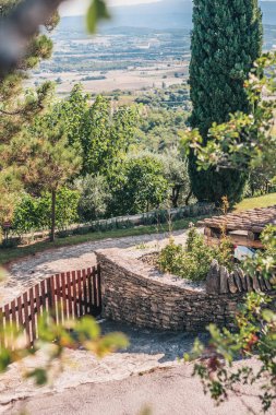 Gordes, Vaucluse, Provence-Alpes-Cote d 'Azur, Fransa, 25 Eylül 2018: Villanın üst manzarası
