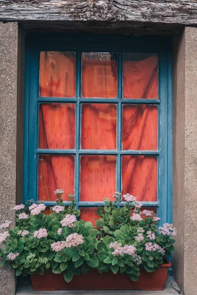 Old Vintage Wooden Window Curtains Flower Pots — Stock Photo, Image