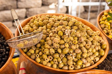 Büyük kase zeytin turşusu - Provence tarifi