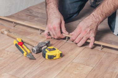 İç zemin eşiği kendiliğinden kurulumu