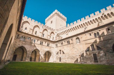 Avignon, Provence / Fransa - 27 Eylül 2018: Papalık Sarayı 'nın Gotik Ortaçağ tarzı