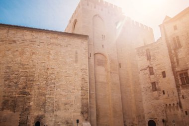 Avignon, Provence / Fransa - 27 Eylül 2018: Papalık Sarayı'nın duvarlarında