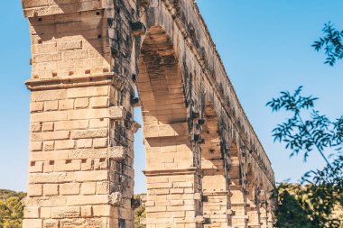Pont du Gard Köprüsü 'nün antik taş işçiliğine yakın çekim