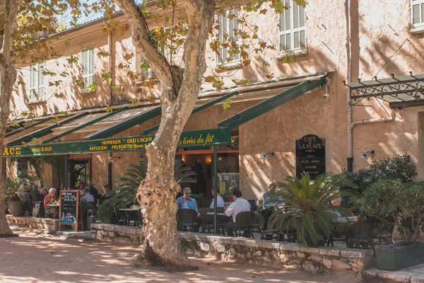 Saint-Paul-de-Vence, Provence / France - 28 Eylül 2018: Cafe De La Place