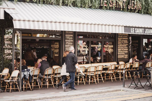 Paříž Francie Října 2019 Útulná Kavárna Úzkých Uličkách Montmartre Paříži — Stock fotografie