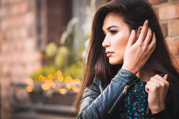 Sexy Mooie Opzichtige Vrouw Met Lang Goed Verzorgd Dik Donker — Stockfoto