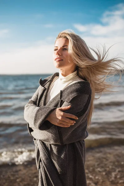 Spektakuläre Attraktive Skandinavische Blondine Ufer Der Ostsee Herbst Einem Warmen — Stockfoto