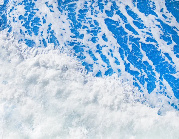 Velká Vlna Pěnovou Rolkou Mořský Břeh — Stock fotografie