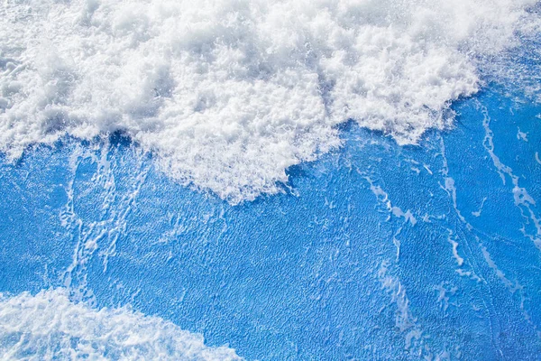 Велика Хвиля Пінопластовими Рулонами Берега Моря — стокове фото