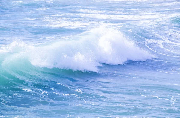 Große Welle Mit Schaumstoffrollen Ans Meer — Stockfoto