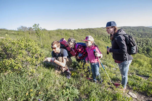 hayvan dünya keşfetmek trek ailede