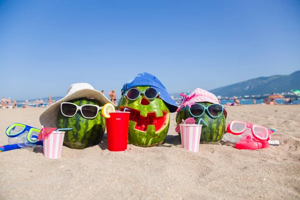 Scherzbild Einer Gruppe Wassermelonen Die Einen Familienurlaub Strand Darstellen — Stockfoto