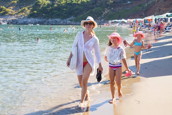 Young Woman Two Children Walking Sandy Beach Sea Coast — Stock Photo, Image