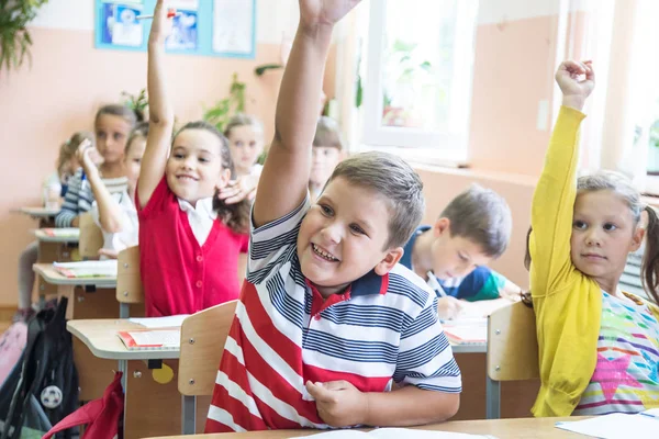 Crianças Escola Primária Para Puxar Lição Mão Sala Aula — Fotografia de Stock