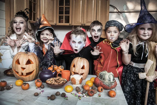 Çocuk Eğrisi Tatilde Peri Kostümü Yüzleri Cadılar Bayramı — Stok fotoğraf