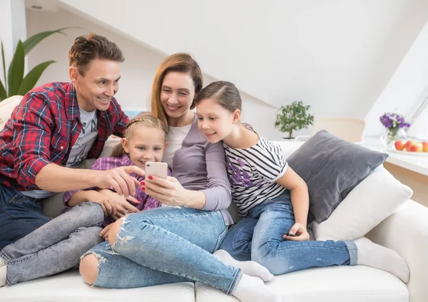 Family Lifestyle Portrait Mum Dad Children Having Good Time Home — Stock Photo, Image