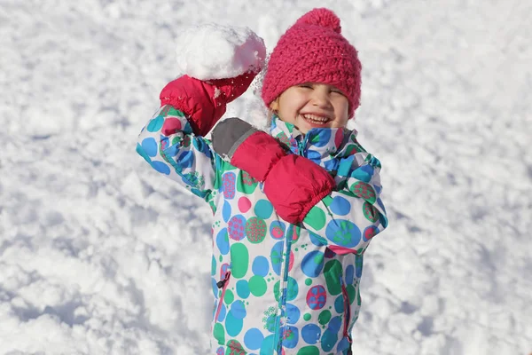 Klein Meisje Spelen Sneeuw Winter Tijd — Stockfoto