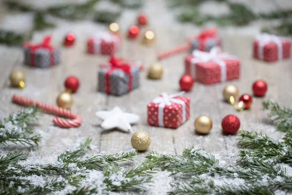 Güzel Dizi Noel Aksesuarlar Noel Ağaç Dalları Hediyeler Dekorasyon Ahşap — Stok fotoğraf