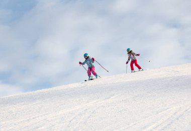 küçük kızlar için kayak pisti kış dağ tatil Kayak 