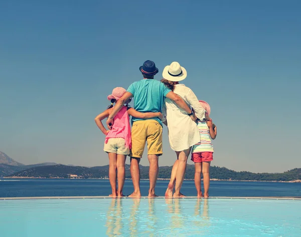 Família no resort do mar — Fotografia de Stock
