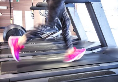 spor salonunda çalışan