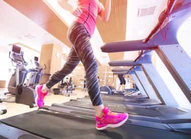 spor salonunda çalışan