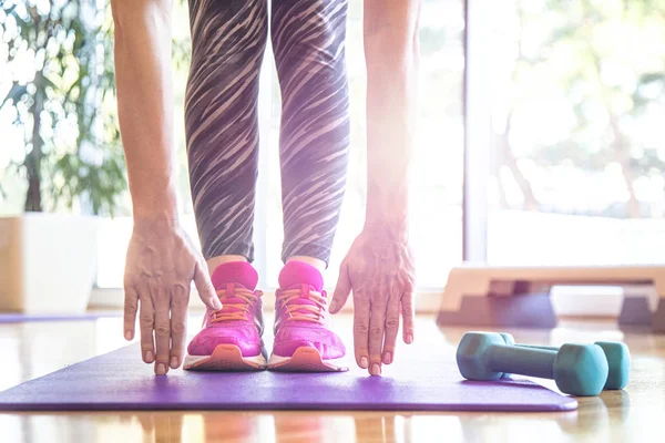 Deportistas en el gimnasio — Foto de Stock