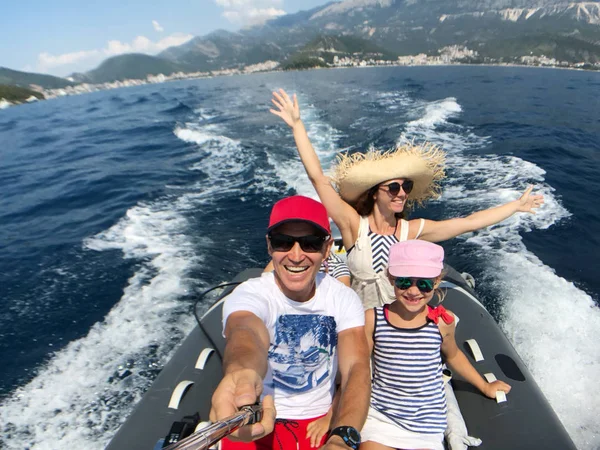 Family Children Sailing Inflatable Motorboat Sea — Stock Photo, Image