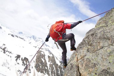 karlı dağlarda alpinizm