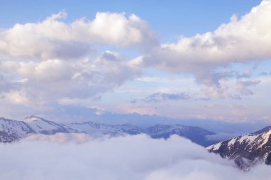 yüksek Dağları ile peyzaj