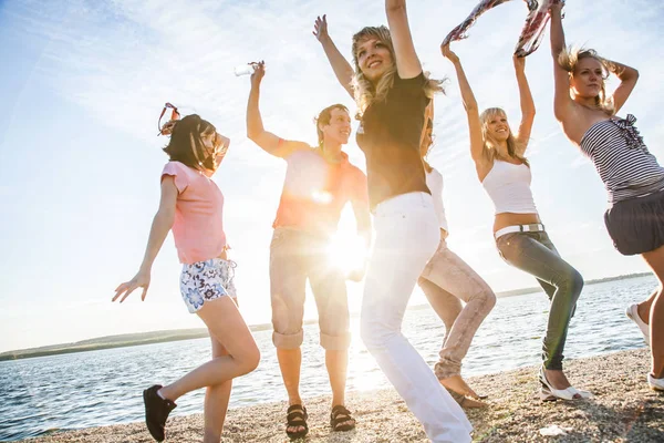 청소년 해변 파티 — 스톡 사진
