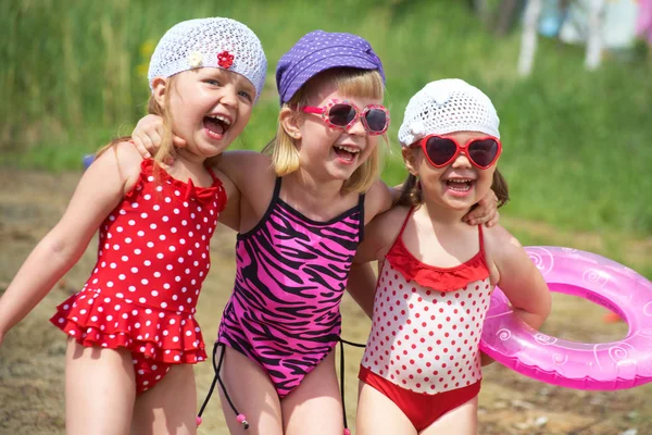 Fun kids on the beach — Stock Photo, Image