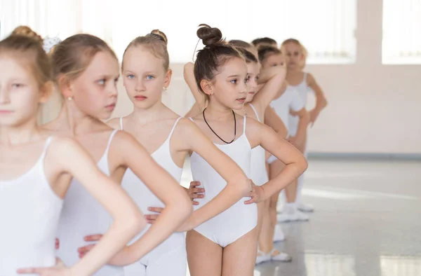 Klasser i klassisk balettskola — Stockfoto