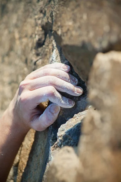 Man climbes on the  rock — Stock Photo, Image