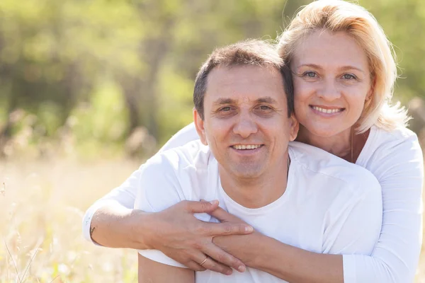 Äldre par lycka tillsammans — Stockfoto