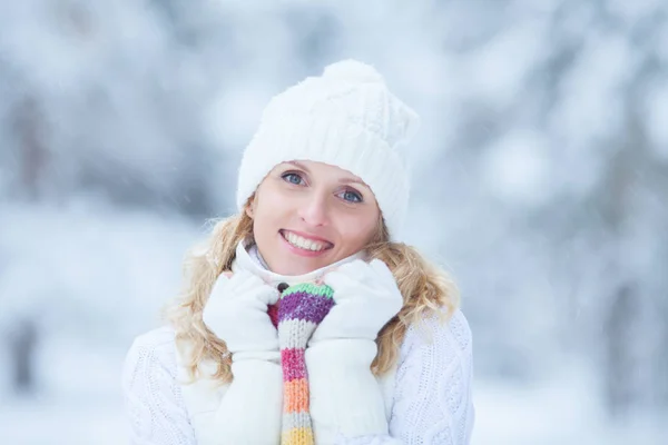 Nő télen — Stock Fotó