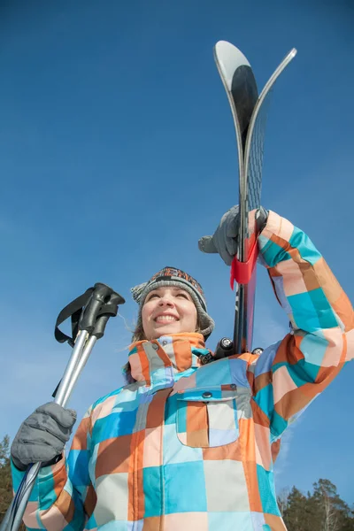 Sciatrice donna in inverno — Foto Stock