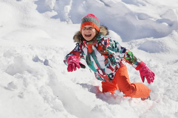 Kinderen in de winter — Stockfoto