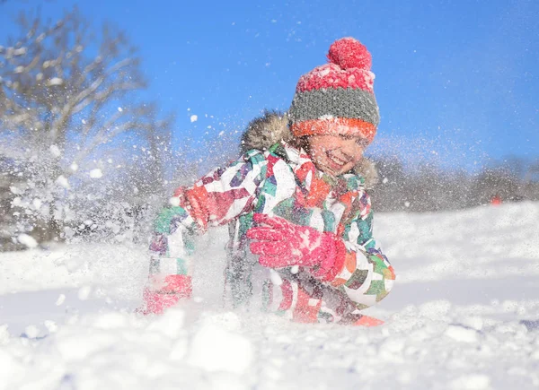 Kinder im Winter — Stockfoto