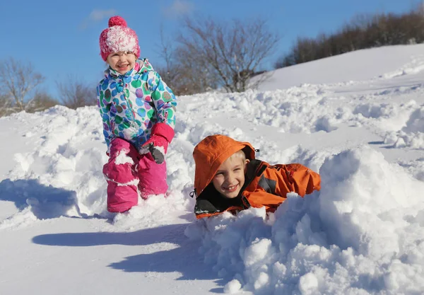 Děti v zimním období — Stock fotografie