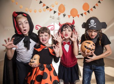 Cadılar Bayramı partisi çocuklar