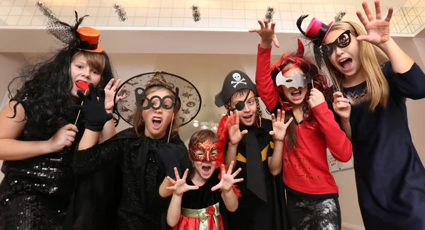 Cadılar Bayramı partisi çocuklar — Stok fotoğraf